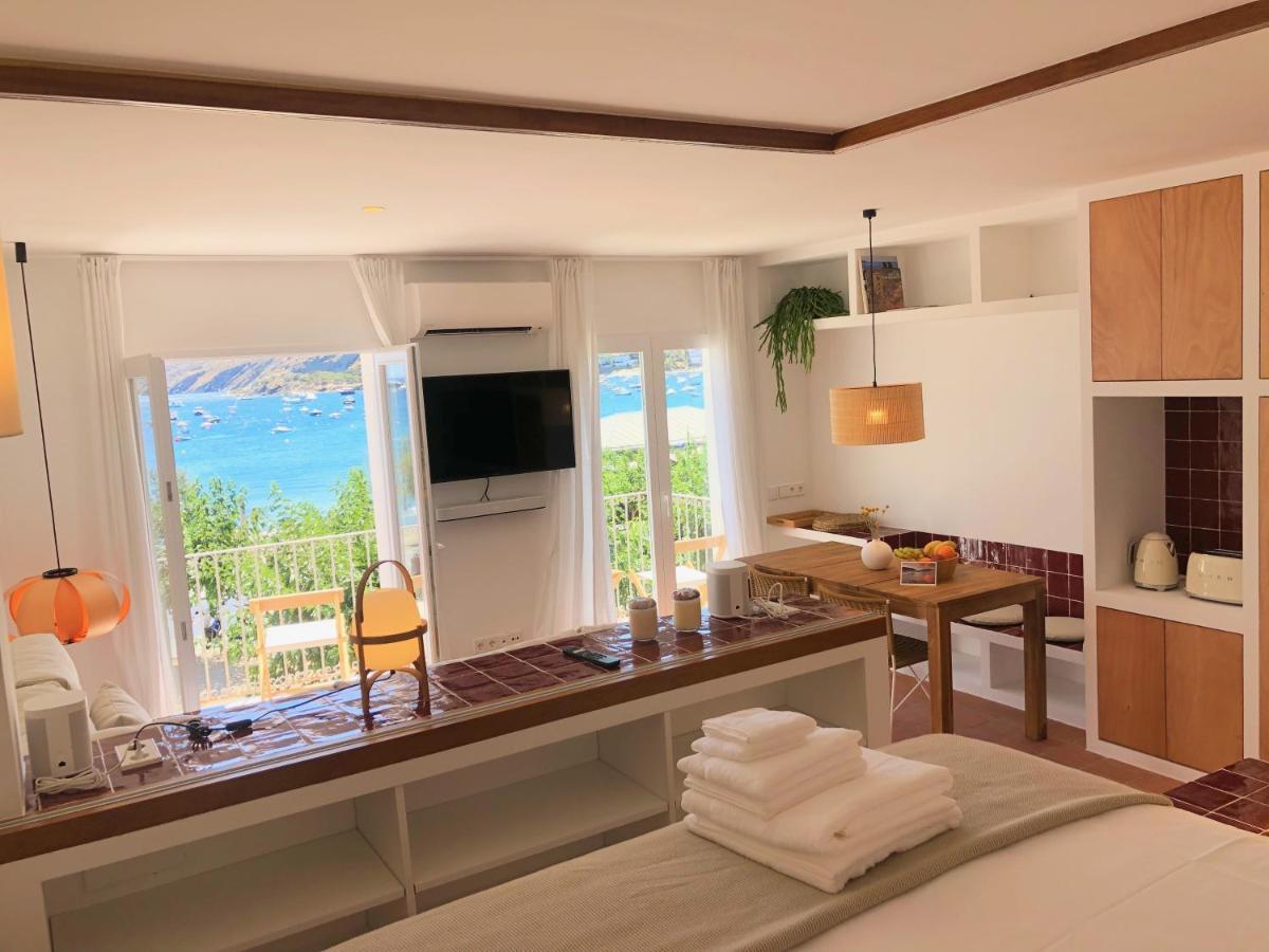 Beachfront Suite In Cadaques Center Экстерьер фото