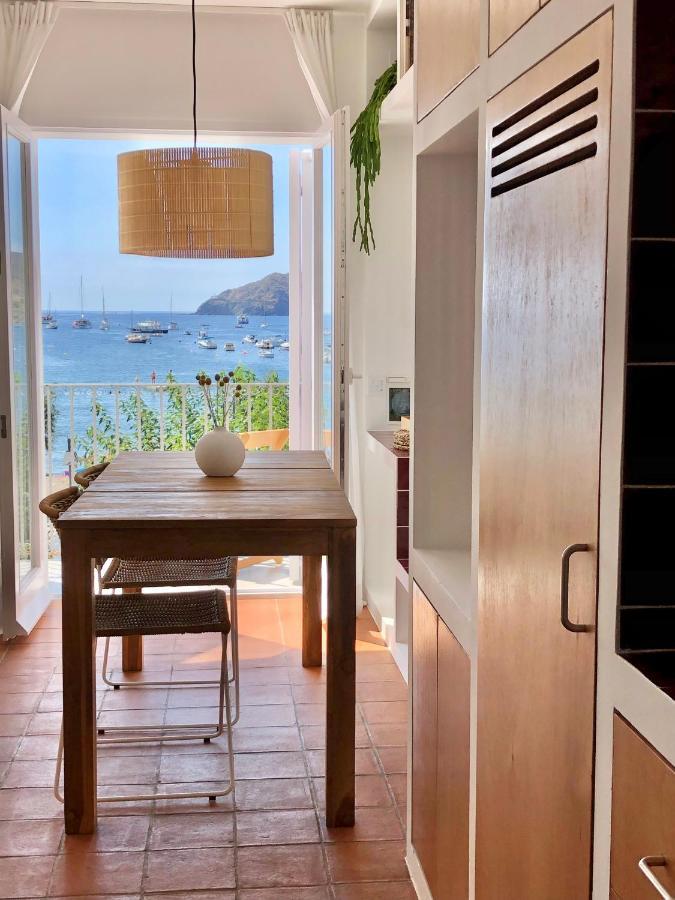 Beachfront Suite In Cadaques Center Экстерьер фото